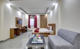 Hotel Premier Noida 135